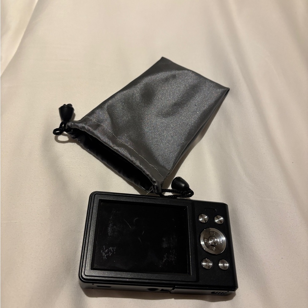 Black digital camera - Picture 3 of 3